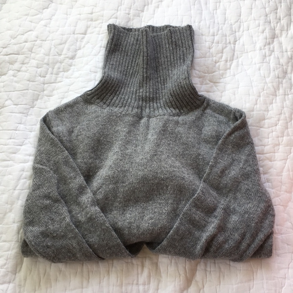 Brandy Melville turtle neck